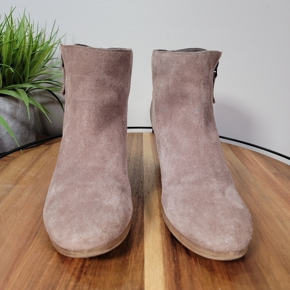 Nicole Light Taupe / Tan Suede Ankle Boots Booties Size 6.5 - Picture 7 of 16
